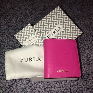 Small Bi-Fold Wallet